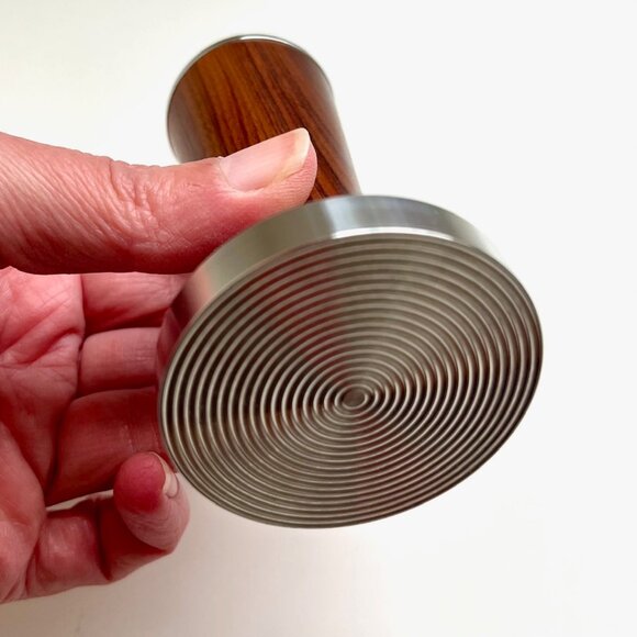 MHW-3Bomber Espresso Tamper Rosewood and Stainless Steel | 53 mm threaded - Picture 3 of 5